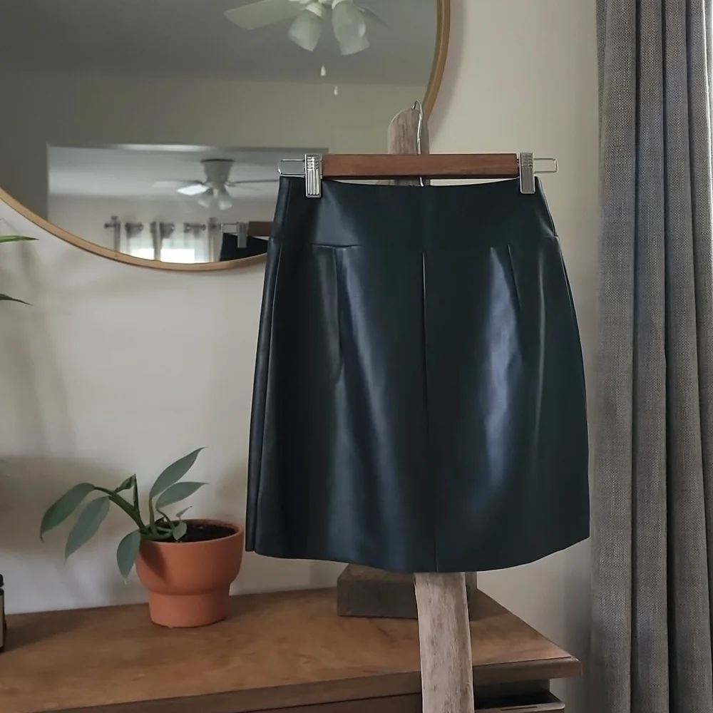 Express faux leather mini skirt - Picture 5 of 5